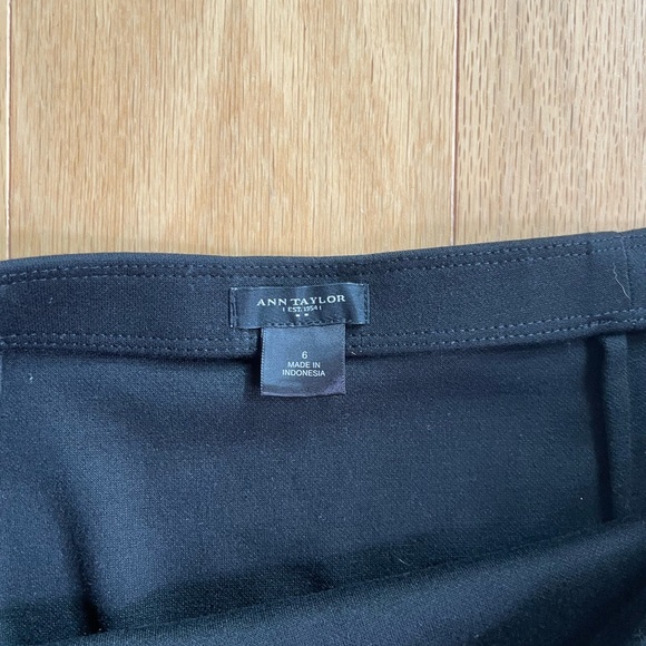 Ann Taylor Black and Tan Skirt, Size 6 - Picture 2 of 3
